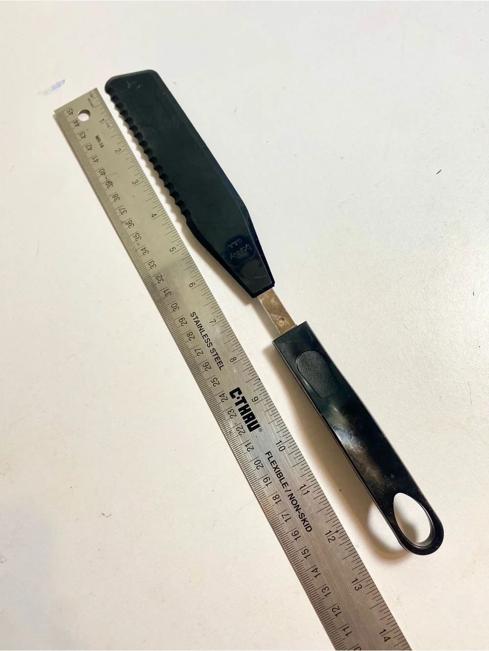 Bonny black serrated